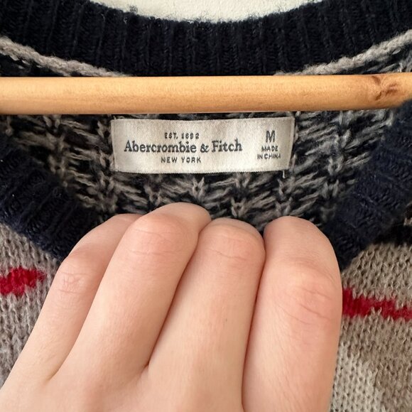 Abercrombie & Fitch Womens Pullover Sweater Beige Nordic Fair Isle Polar Bear M - Picture 4 of 5